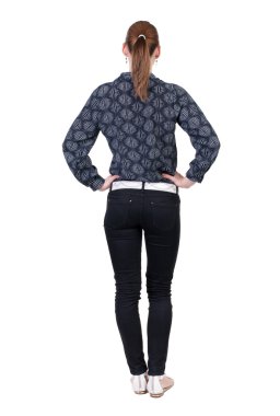 duran kadın kot pantolon arkadan görünüm