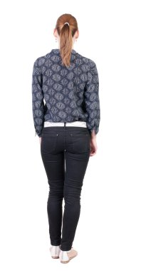 duran kadın kot pantolon arkadan görünüm