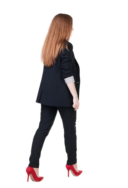 歩行のビジネス女性の背面図 — ストック写真