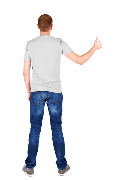 Man in t-shirt verschijnt duim. — Stockfoto