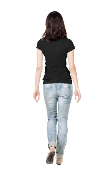 穿着牛仔裤和 t 恤的女人的背影 — 图库照片
