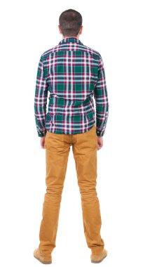 Kareli gömlekli adam arkadan görünüm.