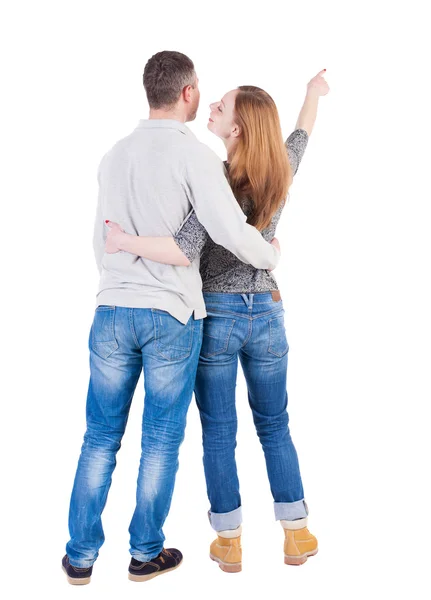 Jeune couple pointant du doigt — Photo