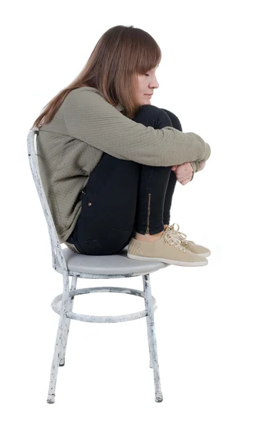 Θλιβερή γυναίκα που κάθεται στην καρέκλα — Φωτογραφία Αρχείου