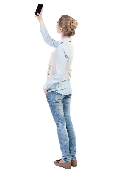 Mulher tirando foto com smartphone — Fotografia de Stock