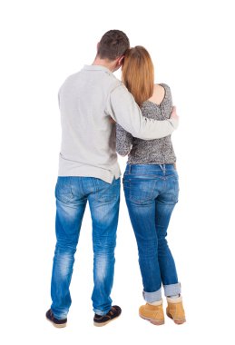 arkadan görünüşü genç çift kucaklayan