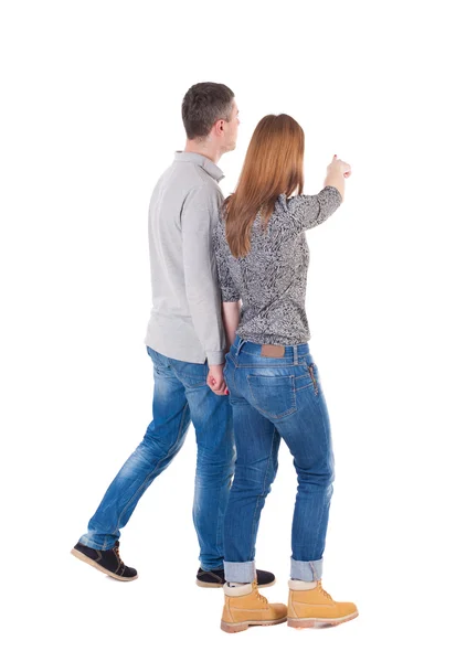 Vue arrière du couple faisant de la marche — Photo