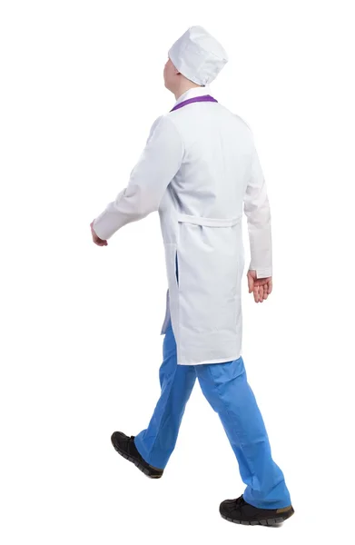 Vista posteriore del medico a piedi in una veste — Foto Stock
