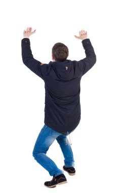 Parka adam elleriyle korur
