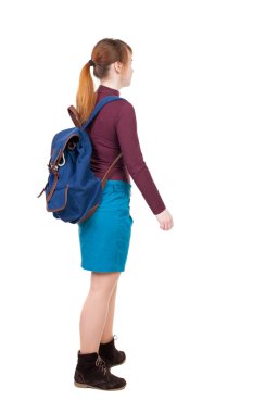 Bir sırt çantası ile kadın arkadan görünüm