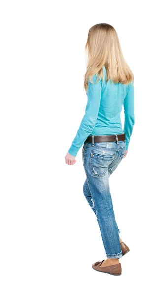 Pohled zezadu na chodící žena. — Stock fotografie
