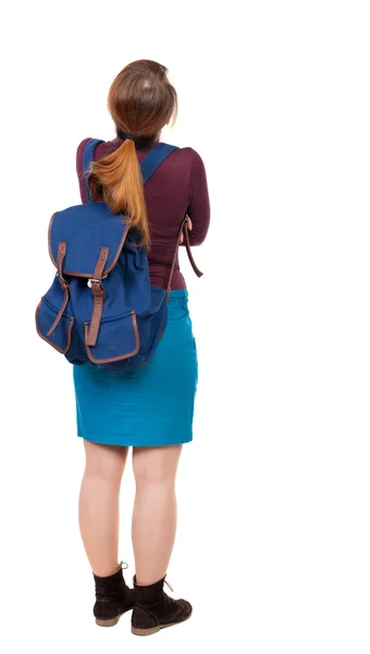 Zadní pohled na ženu s batohem — Stock fotografie