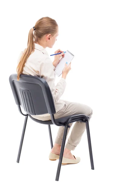 Frau nimmt in einem Notizbuch — Stockfoto