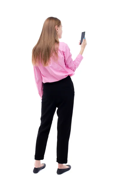Frau benutzt Mobiltelefon — Stockfoto