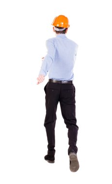 Kask içinde çalışan mühendis