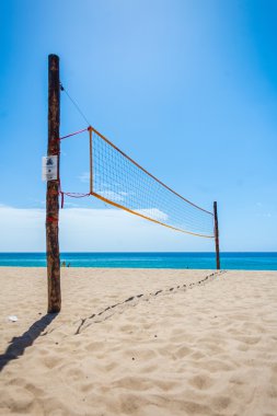 tropik sahilde Voleybol net