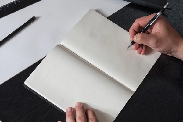 Homem Desenha Caderno Esboços Artista Vista Superior — Fotografia de Stock