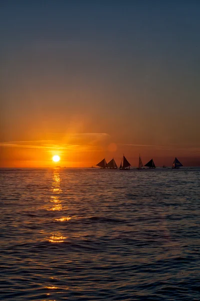 Atardecer Dorado Velero Mar —  Fotos de Stock