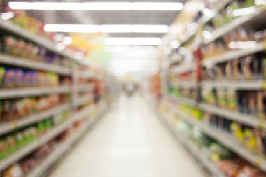 Süpermarkette alışveriş, satır mal ile bulanık