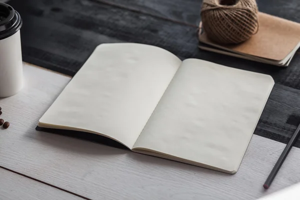 Schetsboek met logo concept — Stockfoto