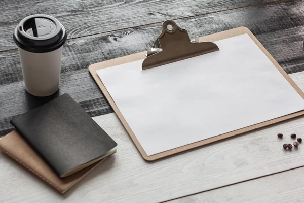 Skissbok med kaffe koncept, papper tablett — Stockfoto