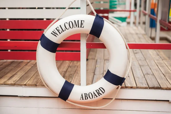 Lifebuoy dekorasyon ahşap bir tekne