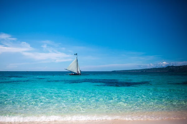 Barco en el mar — Foto de Stock