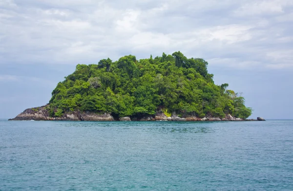 Tropische Insel im Meer — Stockfoto