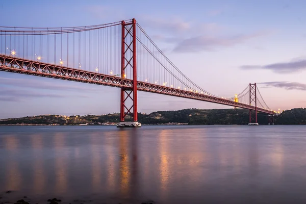 Rote Brücke in Lissabon — Stockfoto