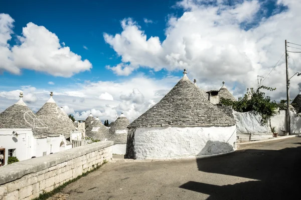 Akberobello, город Трулли, каменные дома — стоковое фото