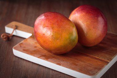 Taze ham mango meyve