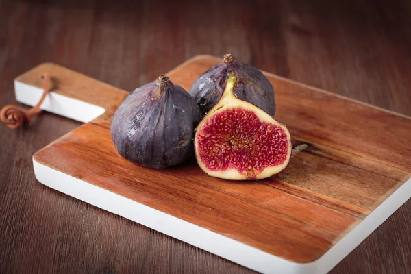 Fresh dark  figs — Stock Photo, Image