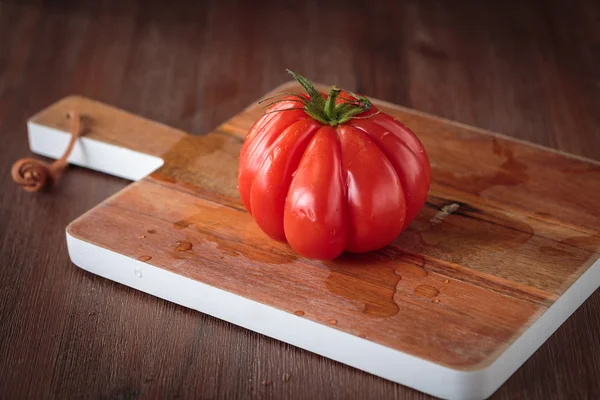 Świeże surowe pomidory — Zdjęcie stockowe