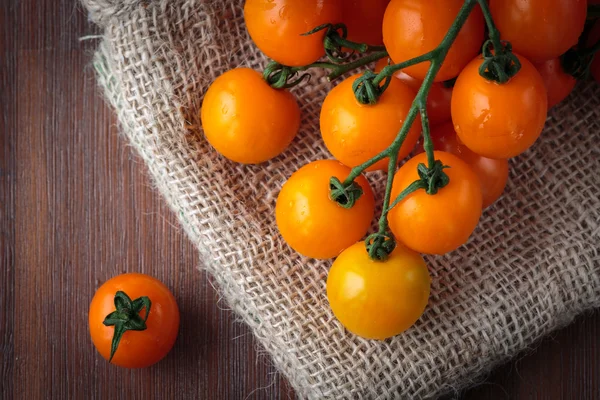 Tomates cerises orange fraîches — Photo