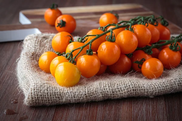 Pomodori ciliegia arancia freschi — Foto Stock