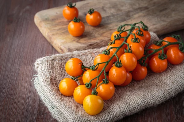 Tomates cerises orange fraîches — Photo