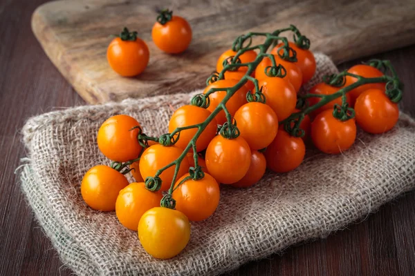 Tomates cereja de laranja frescos — Fotografia de Stock