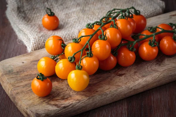 Čerstvá pomerančová cherry rajčata — Stock fotografie