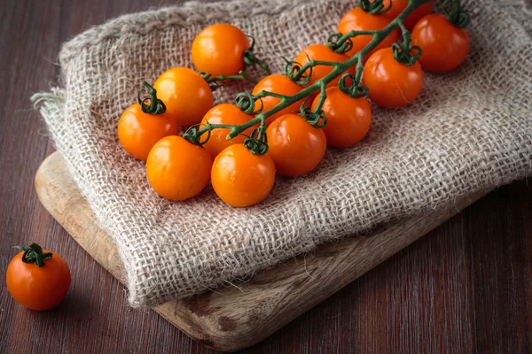 Tomates cereja de laranja frescos — Fotografia de Stock