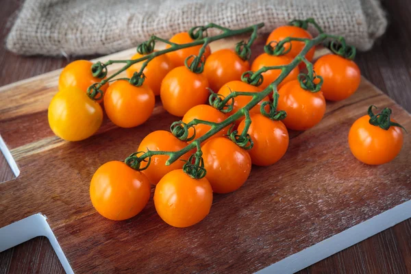 Tomates cereja de laranja frescos — Fotografia de Stock