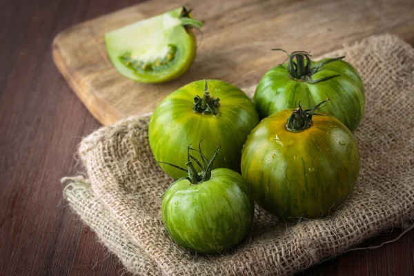 Tomates verdes crudos frescos —  Fotos de Stock