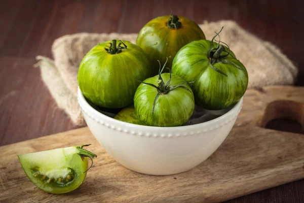 Verse rauwe groene tomaten — Stockfoto
