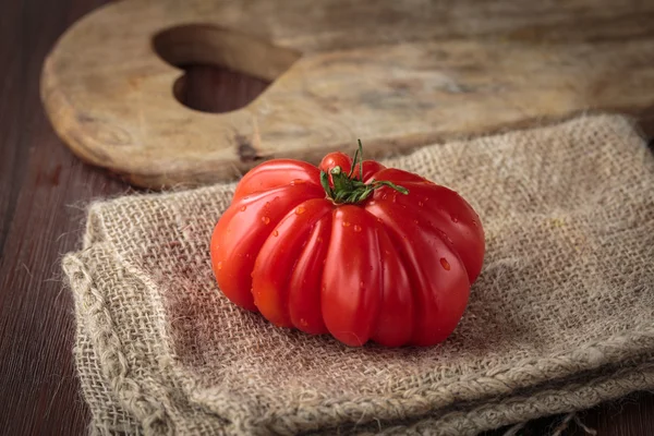 Fresh raw tomatoes — Stock Photo, Image