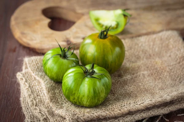 新鮮な生のグリーン トマト — ストック写真