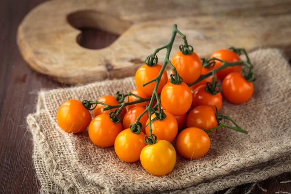 Tomates cereja de laranja frescos — Fotografia de Stock