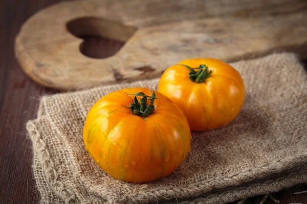 Fresh raw yellow tomatoes — Stock Photo, Image