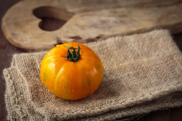 Fresh raw yellow tomatoes — Stock Photo, Image