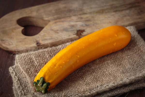 Zucchine fresche crude gialle — Foto Stock
