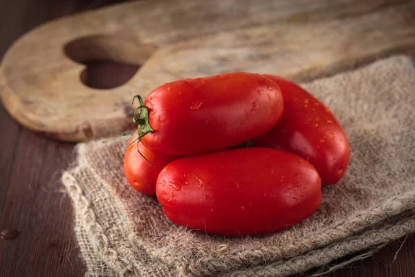 Pomodori freschi crudi San Marzano — Foto Stock