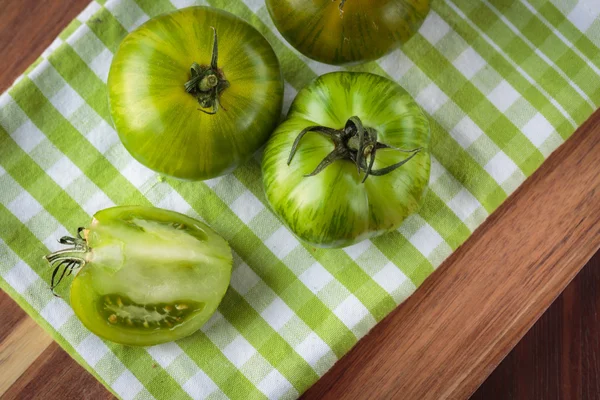 Tomates verdes crudos frescos —  Fotos de Stock